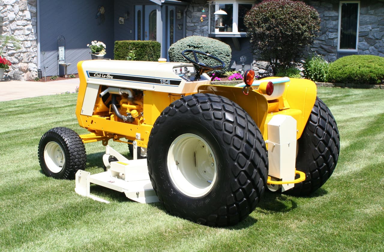 International Harvester Cub Lo-Boy