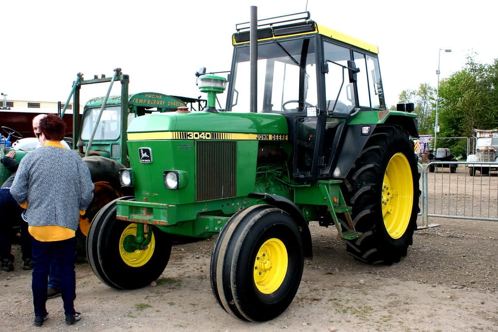 John Deere 3040