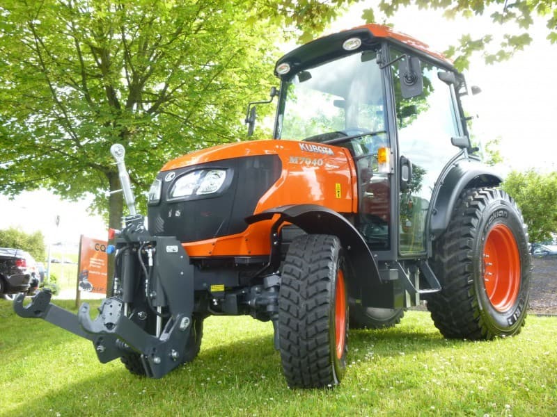 Kubota M7040