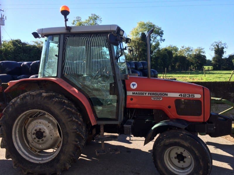 Massey Ferguson 4235