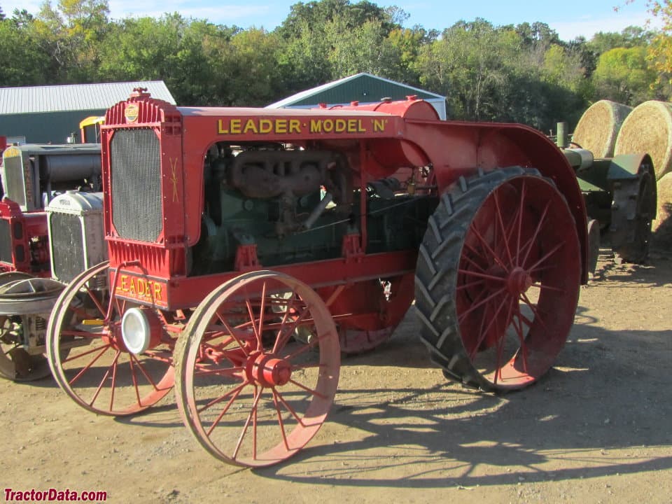 Wisconsin Tractor 16-32